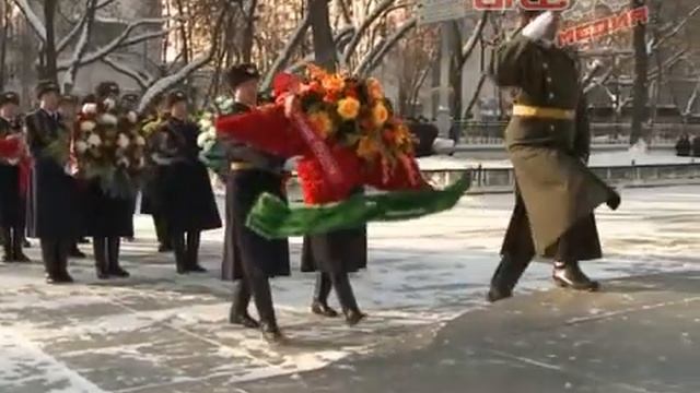 Возложение цветов к памятнику маршала Жукова смотреть онлайн