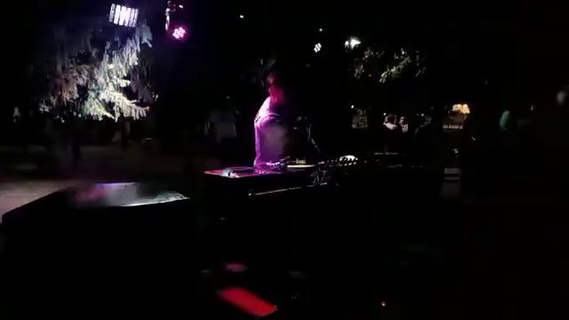 DJFERDY presso il locale Wally Garden's Bar Chianciano Terme dance 90/2000 -SU LE MANIII CHIANCIANO смотреть онлайн