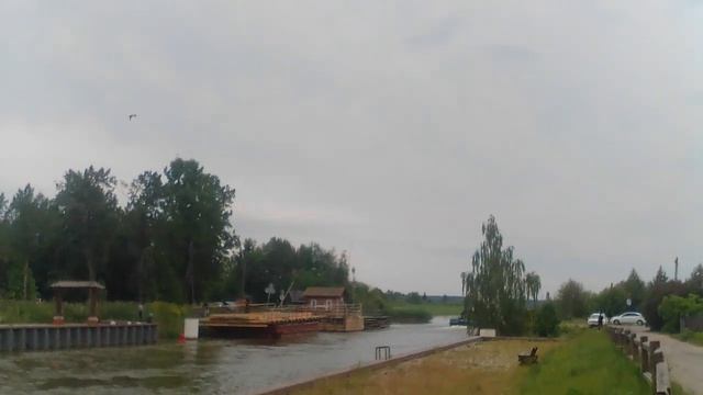 север лес19 потащил баржу за Иванов бор б1001 а следом путейский топорне смотреть онлайн