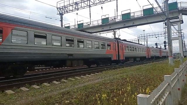 Очень приветливая бригада электропоезда ЭР2Р 7049 смотреть онлайн