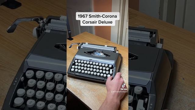 1967 Corsair Deluxe vintage portable typewriter function test смотреть онлайн