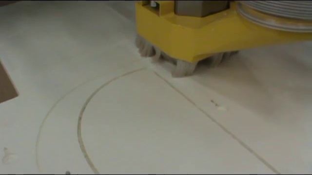 Venture Plus CNC Router cutting the letter "D" from PVC (plastic) смотреть онлайн