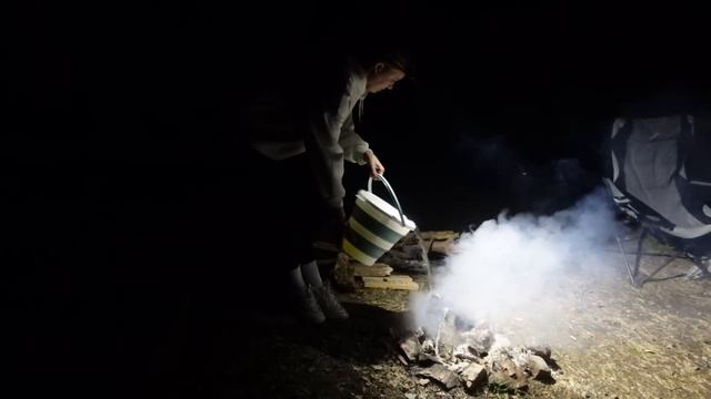 ДОЖДАЛАСЬ! Рыбалка на фидер с ночевкой в укромном месте. Открытие сезона! смотреть онлайн