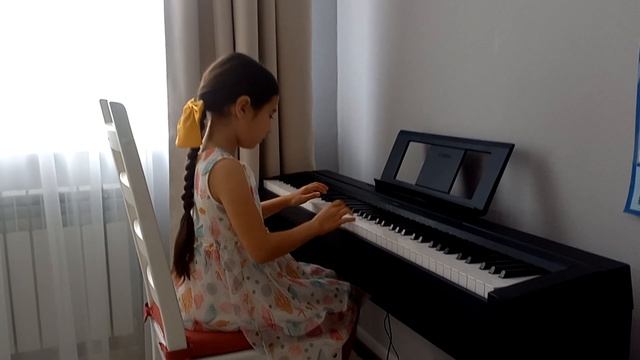 И.С. Бах "Менуэт". Исполнитель Шафикова Амина. смотреть онлайн