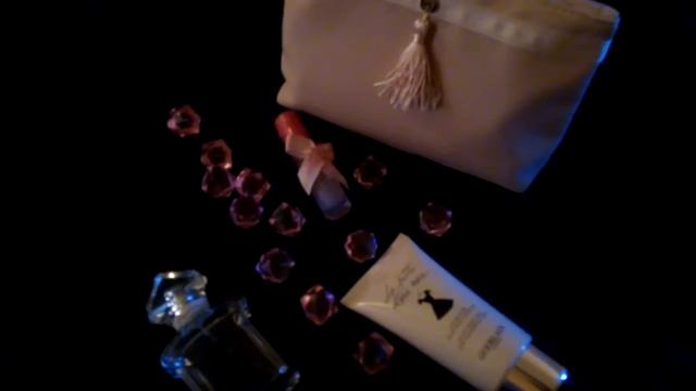 Реклама Guerlain La Petite Robe Noire смотреть онлайн