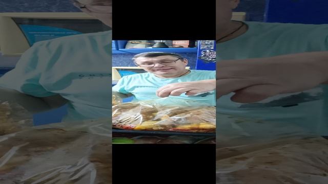 Куриные голени в рукаве в духовке с овощами. смотреть онлайн