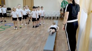 Физкультурное занятие (Поточный и групповой способ)