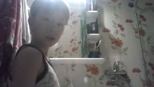 БУТЫЛКА ВОДЫ СТОИТ ЧЕЛЛЕНДЖ -BOTTLE FLIP CHALLENGE смотреть онлайн