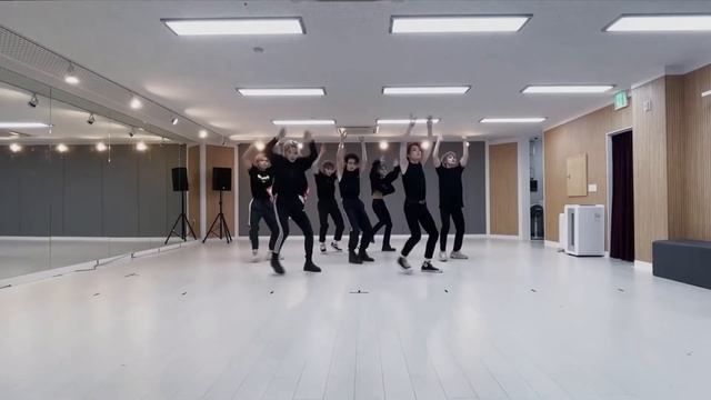 E’Last dancing with synchronized footsteps (+ claps) for 3 minutes and 43 seconds straight смотреть онлайн