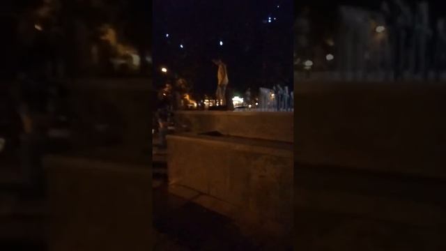 Залез на фонтан смотреть онлайн