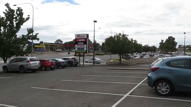 Tea Tree Plus - A near dead mall! смотреть онлайн