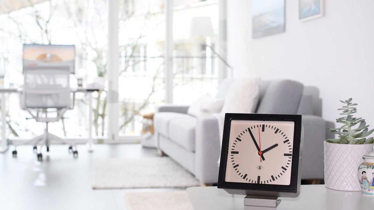 Vintage German Railway Station Clock Brought Back To Life! смотреть онлайн