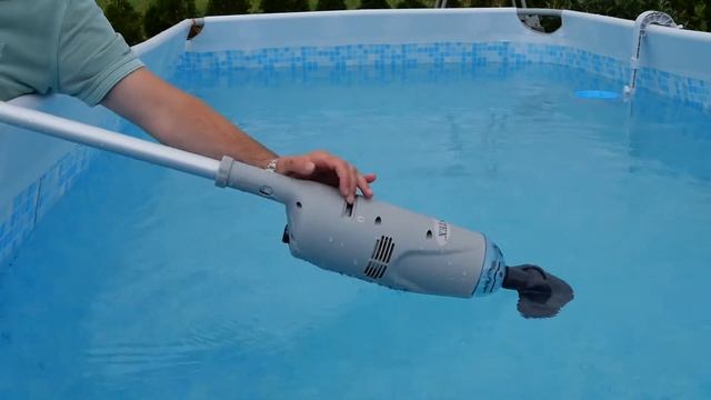 Wie Reinige Und Pflege Ich Meinen Pool Mit Dem Poolsauger Von Intex PureSpa Modell CL1704?