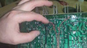 Блок предохранителей ваз 2107. Сгорела дорожка на плате! Паяю перемычку.