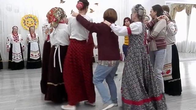 Игровая фольклорная программа "Встреча весны" - Хоровод (ведущая - Алла Волычева, гости концерта) смотреть онлайн