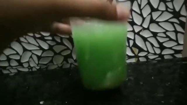 Iron(II) Chloride solution reaction with Baking soda (NaHCO3) смотреть онлайн