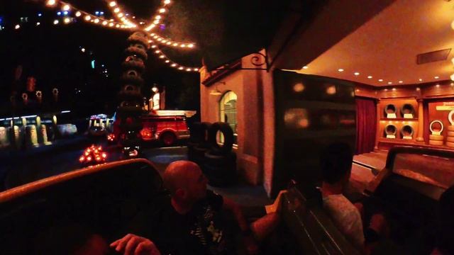(SMOOTH Wide-angle POV) Disney’s Radiator Springs Racers ride-through at Cars Land смотреть онлайн