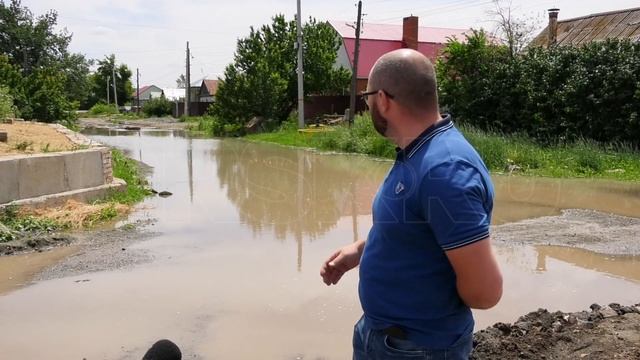 Жители некоторых улиц в Старом городе вновь уходят под воду, на этот раз заливает питьевой 1 смотреть онлайн