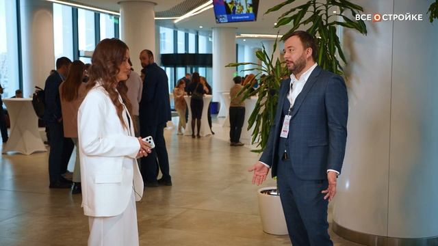 Блиц-интервью с замгендиректора по инф.технологиям, цифровому развитию и трансформации MR Group смотреть онлайн