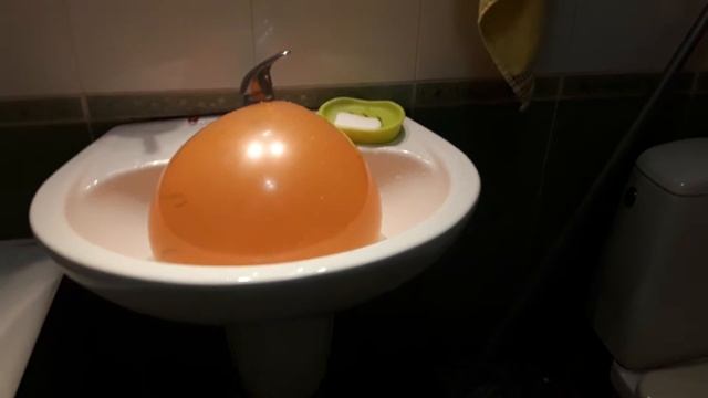 Подрывает шар воды смотреть онлайн