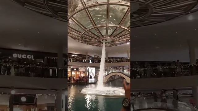 Fountain Inside Singapore mall ❤😯 смотреть онлайн