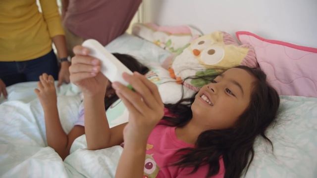 Family Uses Nokia Thermo Smart Temporal Thermometer To Help Track Fevers смотреть онлайн