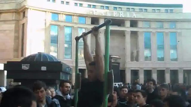 Шайтан-турник у Московского вокзала манит сильных и азартных смотреть онлайн