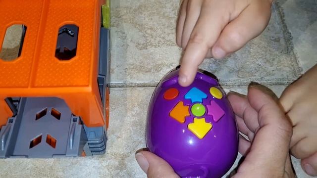David programs Code & Go® Robot Mouse! Давид программирует роботa-мышь Code & Go! смотреть онлайн