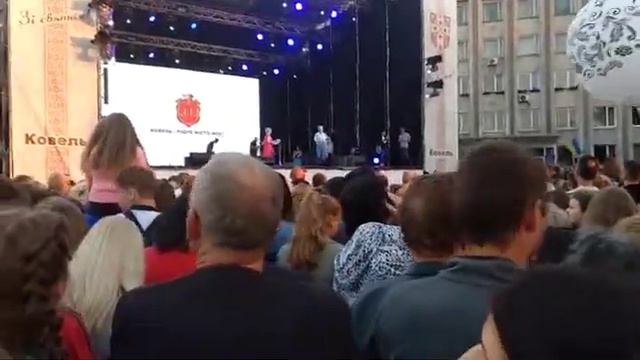День міста Ковель: нардеп-кандидат подарував місту сертифікат на фонтан смотреть онлайн