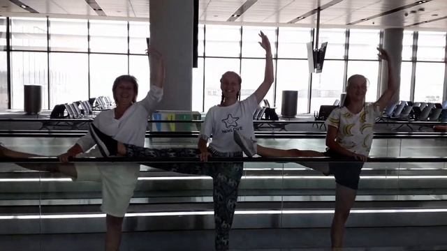 Скучно в аэропорту смотреть онлайн