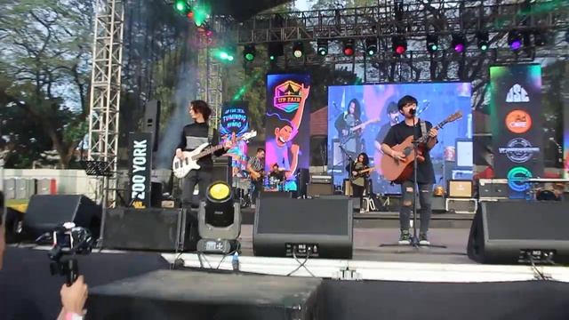 Multo - Paint It Black PH live @ UP Fair 2020 смотреть онлайн