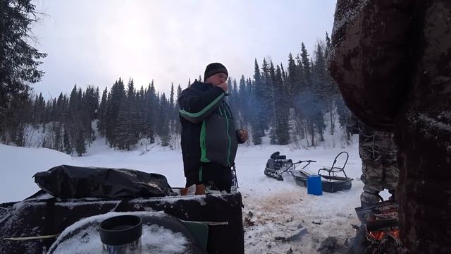 Зима не уходит! Уехали на три дня в тайгу, ловить хариуса! День первый! смотреть онлайн