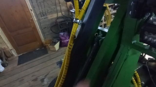 Минипогрузчик своими руками,заменил ремни,переделал крепление роликов сцепления,чистка снега смотреть онлайн