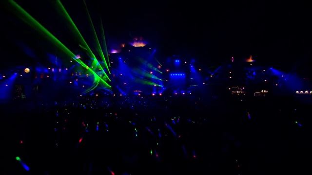 Dimitri Vegas & Like Mike - Sweet Nothing (Calvin Harris) @ Tomorrowland 2013