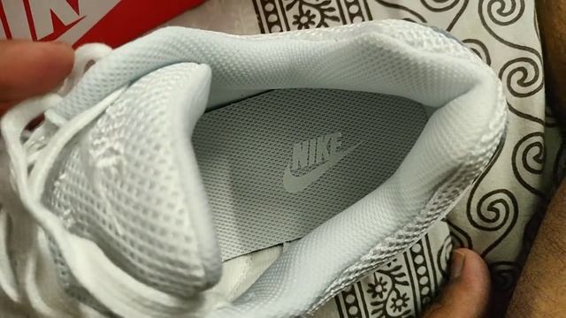 Nike Air Max Command смотреть онлайн