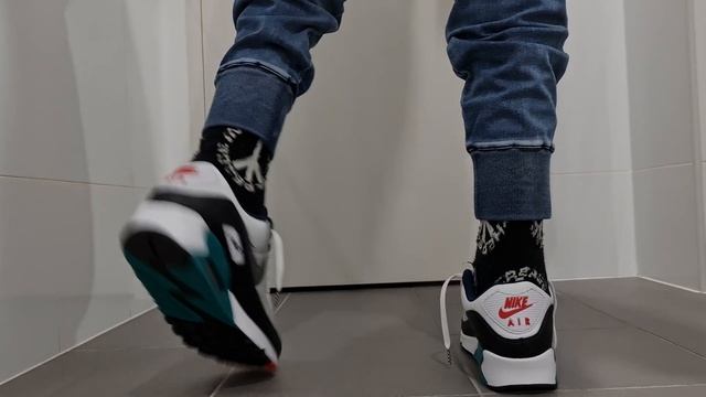 Nike Air Max 90 SE Griffey White Smoke Grey Fresh Water on feet смотреть онлайн