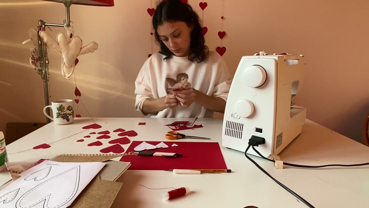 Украшение с сердечками из плотного картона смотреть онлайн