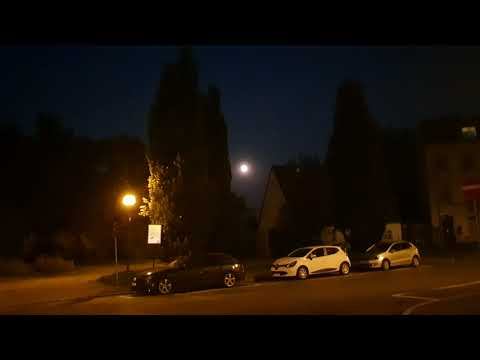 The big, yellow moon 🌝🌠beckons.Луна меня всегда манит 😉 к себе . смотреть онлайн