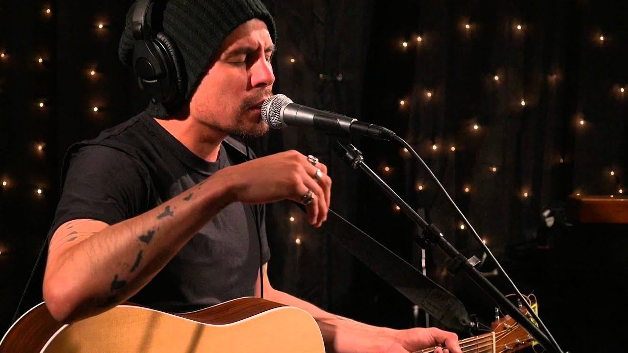 Low Roar - I'll Keep Coming (Live on KEXP) смотреть онлайн