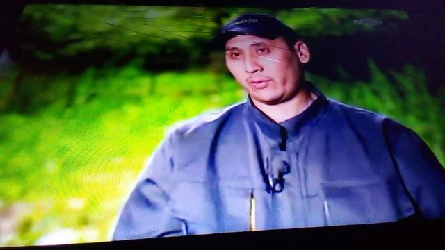 Убираем вольер с дрофами красотками в ташкентском зоопарке. Очень интересный процесс работы киперов.