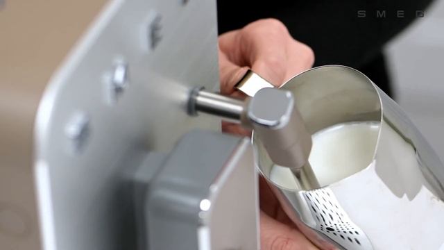 5 Reasons to Choose a Bean to Cup Coffee Machine | Smeg BCC02 & BCC12 смотреть онлайн