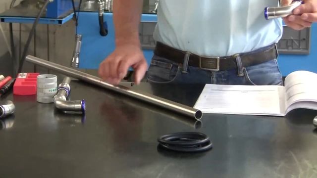 Accoppiamento raccordi pressfitting 316L con tubi 304 per applicazioni non DVGW смотреть онлайн
