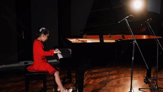 Camilla Choi-Mimi-(8 years old)-2021- Beethoven : Piano Sonata, WoO 51 ( First movement - Allegro ) смотреть онлайн