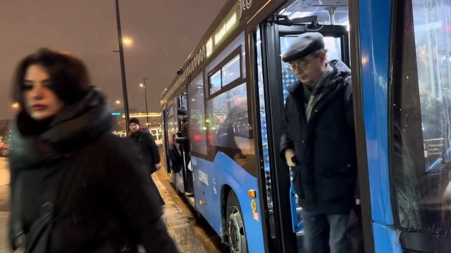 Видеомикс! Электробусы и Автобусы,на площади Киевского Вокзала! смотреть онлайн