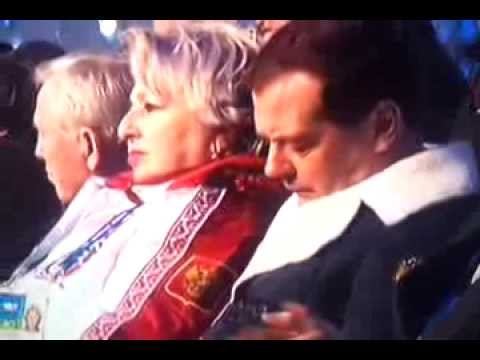Медведев уснул на открытии игр смотреть онлайн