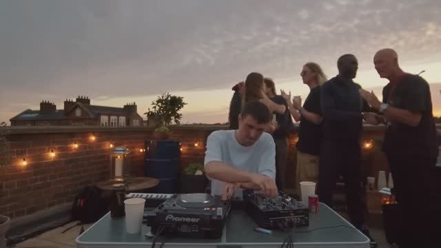 Fred again.. - Rooftop Live (Arun’s Roof, London) смотреть онлайн
