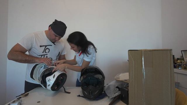 ARAI TOUR X4 helmets and LEATT 6.5 body protector unboxing: preparing to be adventure motorcyclists смотреть онлайн