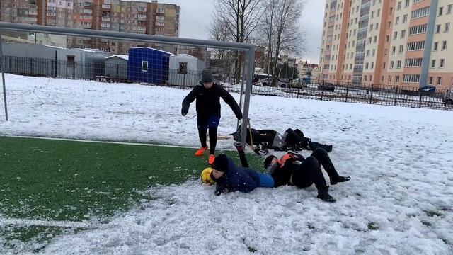 ГОЛОДНЫЕ ИГРЫ: ШКОЛЬНИКИ - СКРЫТАЯ УГРОЗА смотреть онлайн