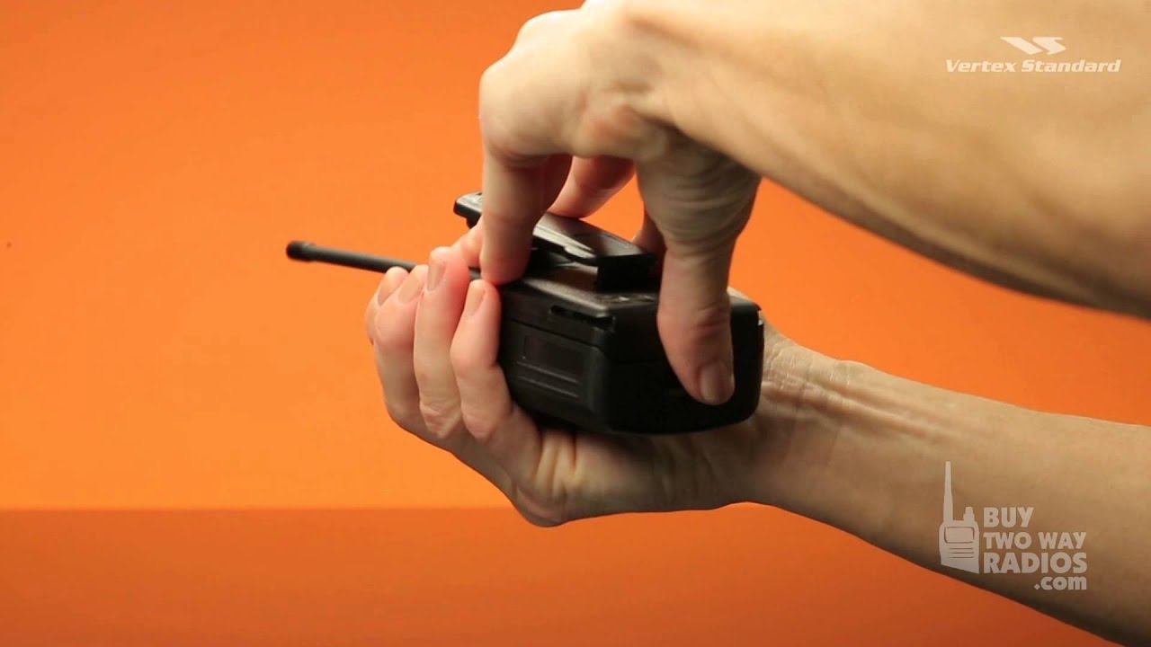 How to Install and Remove the Vertex Standard eVerge Battery смотреть онлайн