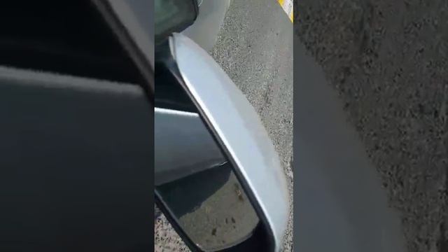 В Уссурийске дорожники кидают асфальтовую смесь прямо под колеса машин смотреть онлайн